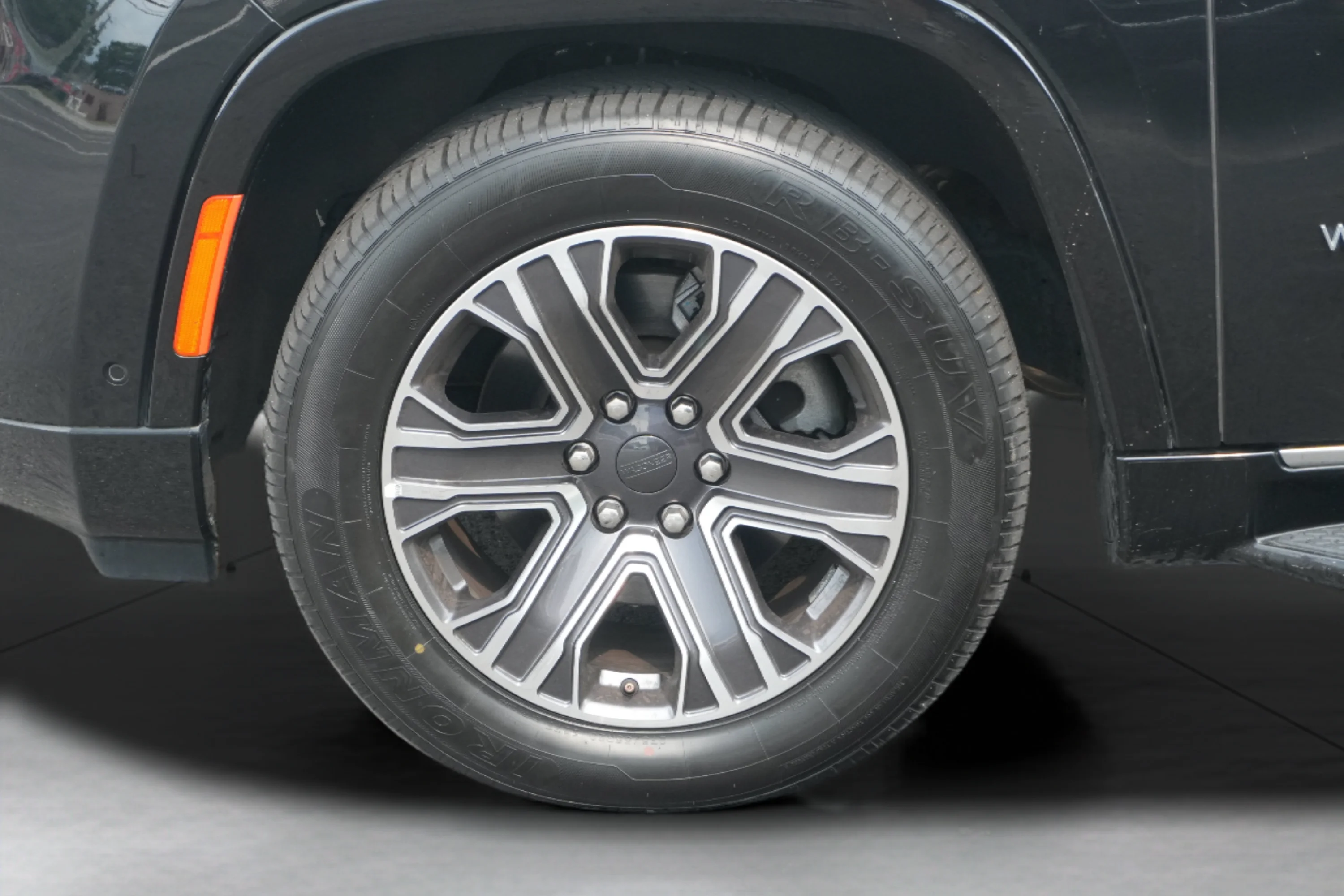 Used 2024 Diamond Black Crystal Pearlcoat Jeep Series II image 40
