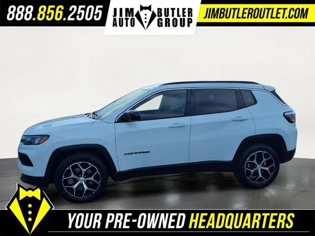 Used 2024  Jeep Latitude image 18