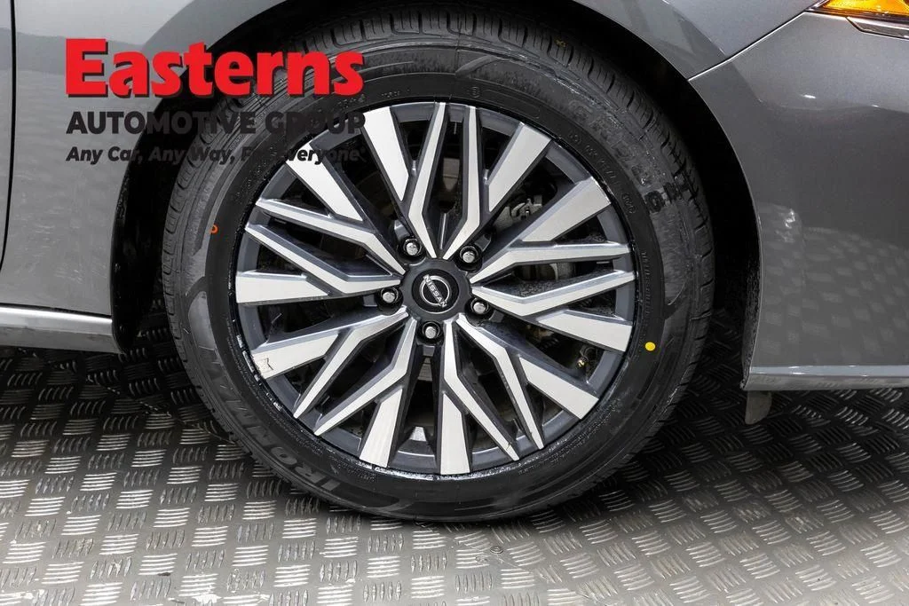 Used 2025 Gray Nissan 2.5 SV image 33