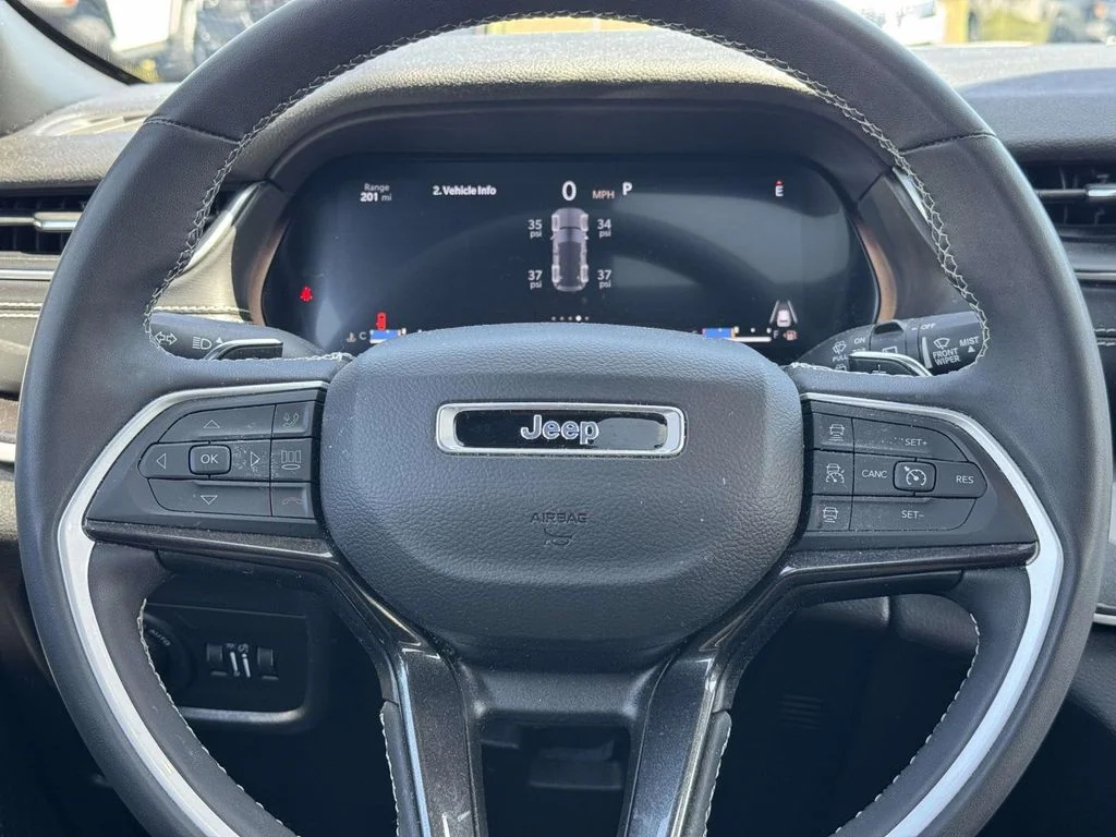Used 2023 Black Jeep Altitude X image 17