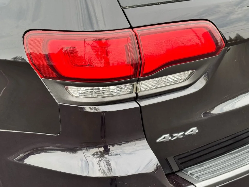 Used 2018 Red Jeep Overland image 38