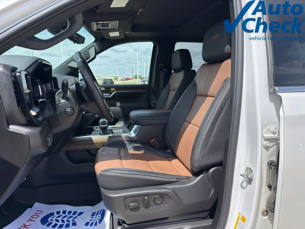 Used 2025 Beige Chevrolet High Country image 9
