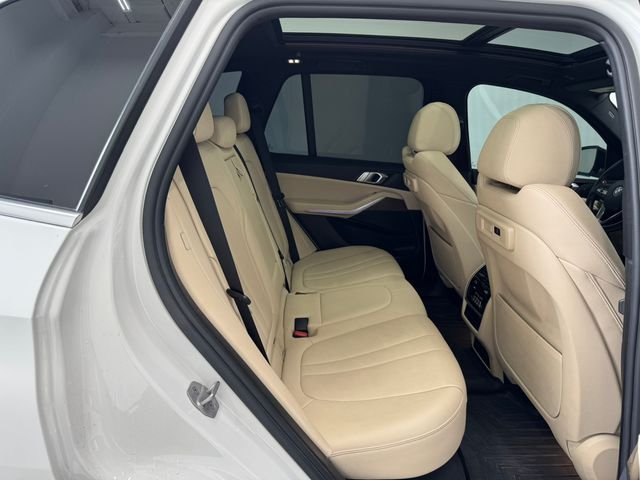 Used 2021 Alpine White BMW sDrive40i image 18