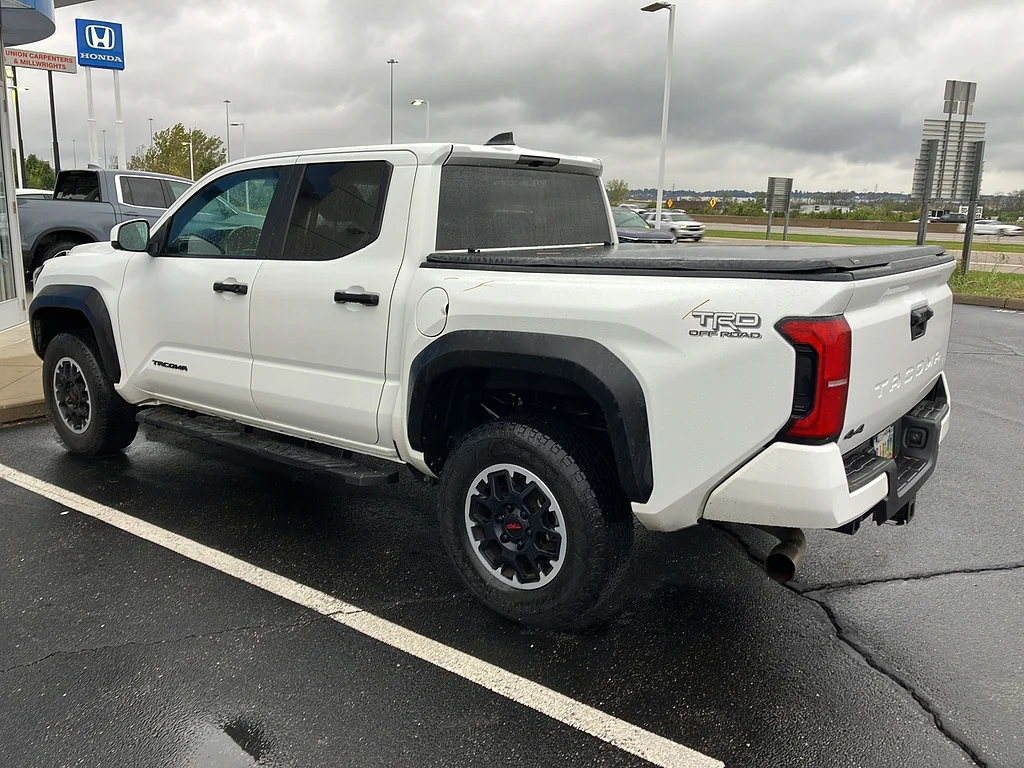 2024 Toyota Tacoma 4WD TRD Off-Road, photo 4 of 6