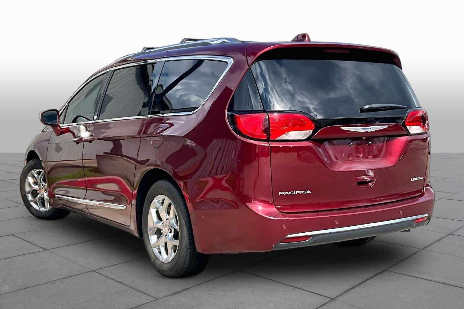 Used 2018 Velvet Red Pearlcoat Chrysler Limited image 11