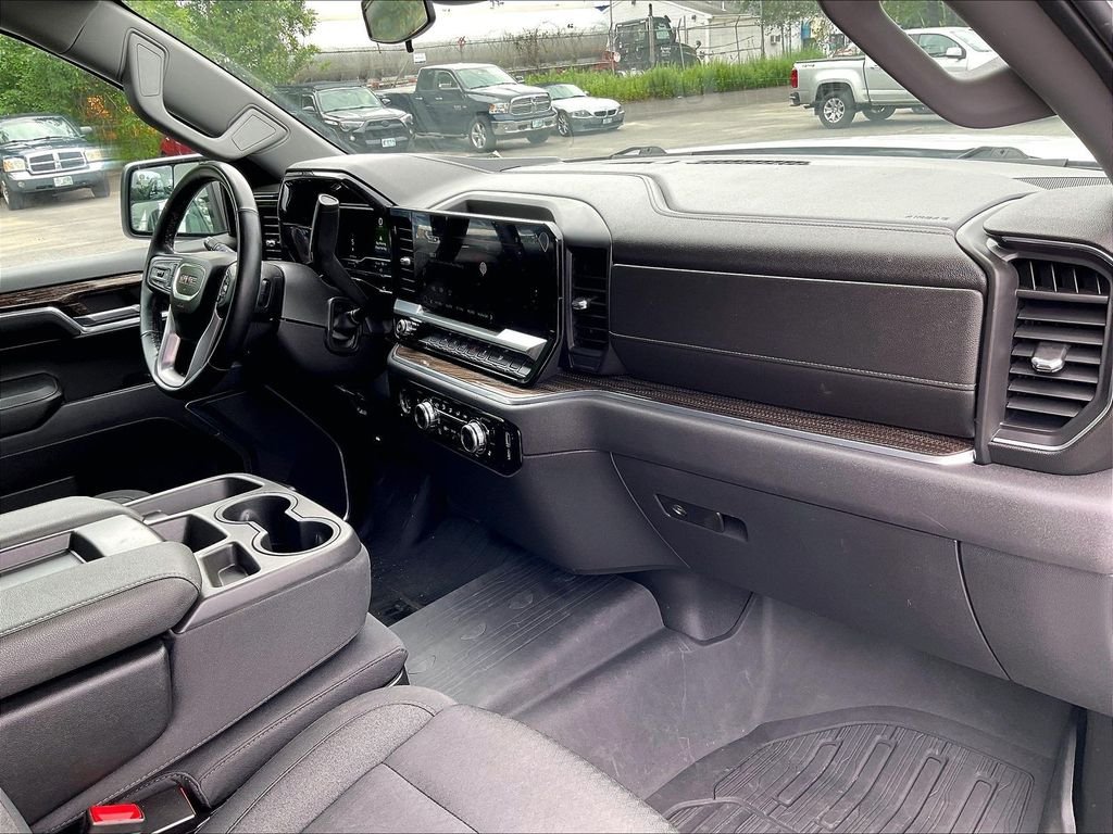 Used 2023 White GMC Elevation image 14