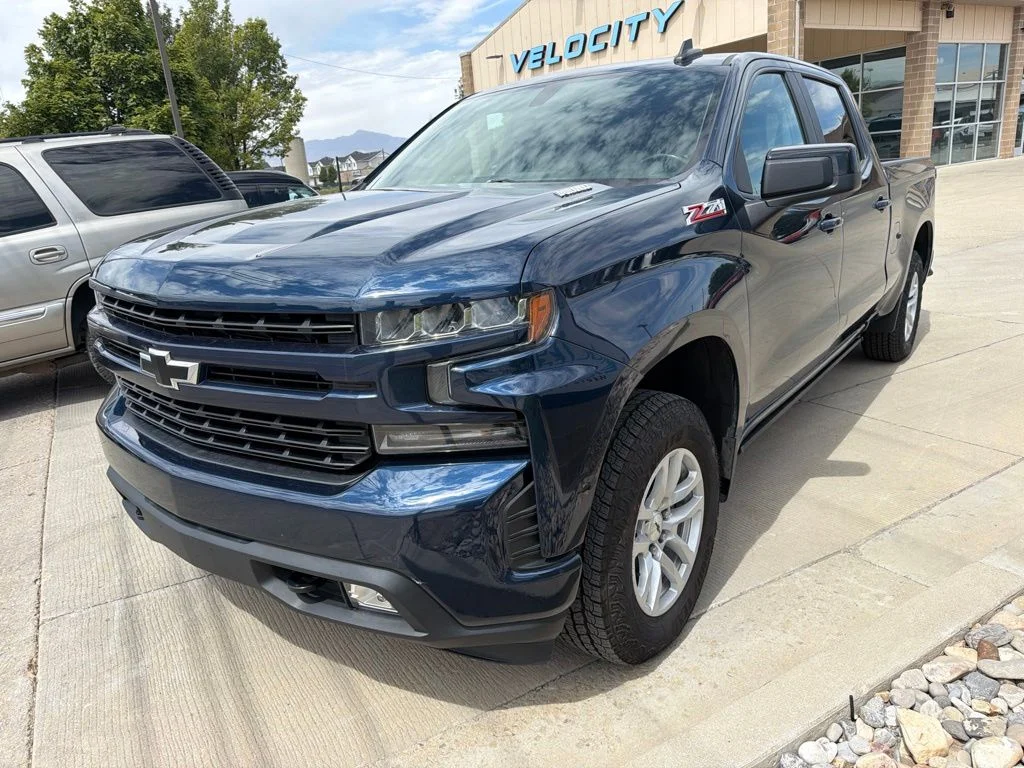 Used 2021 Blue Chevrolet RST image 3