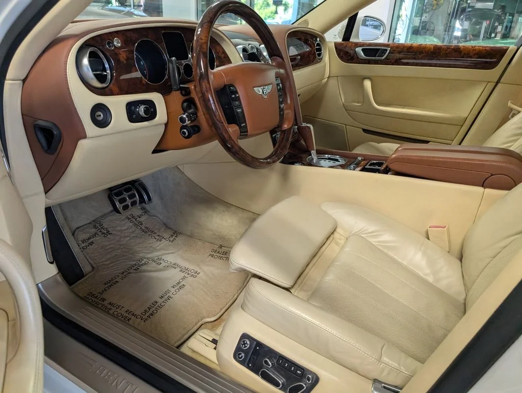 Used 2008 White Bentley Base image 11