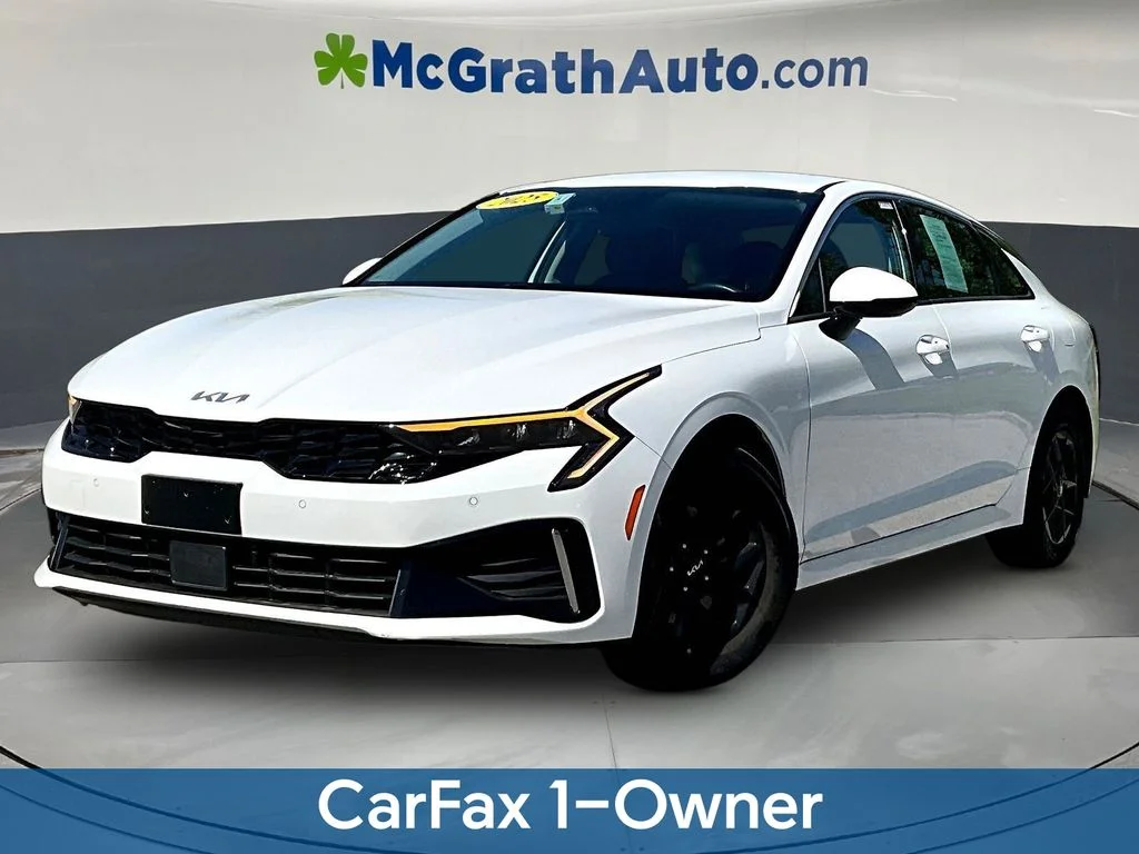 Used 2025 White Kia LXS image 3