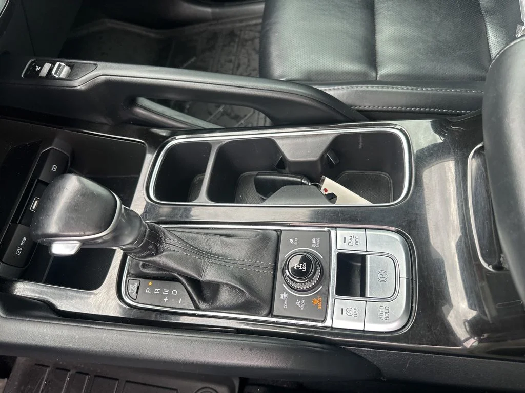 Used 2020 Black Kia S image 19