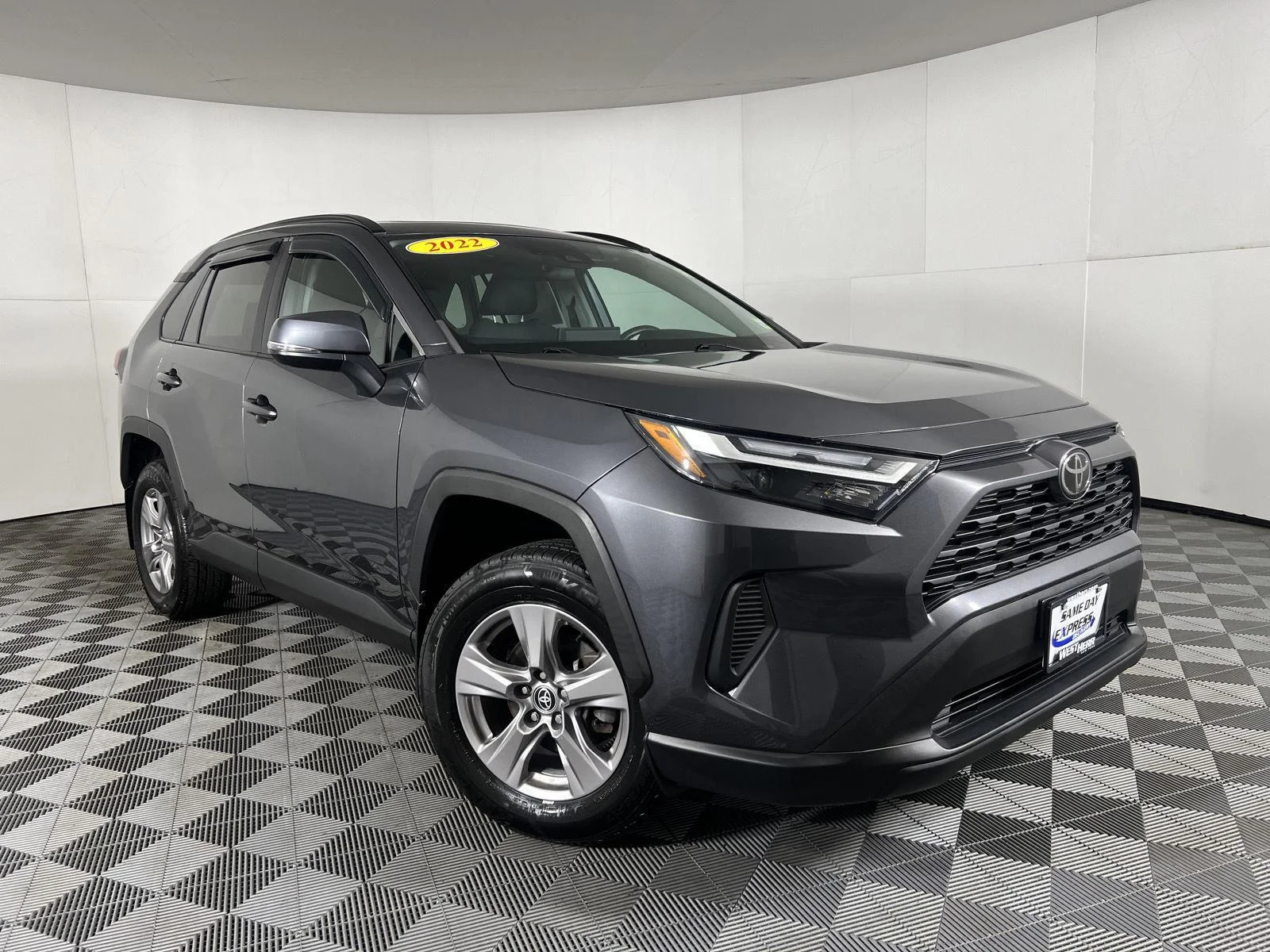 Used 2022  Toyota XLE image 40