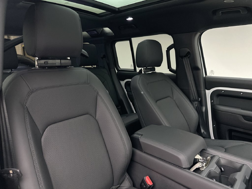 New 2026 Fuji White Land Rover S image 6