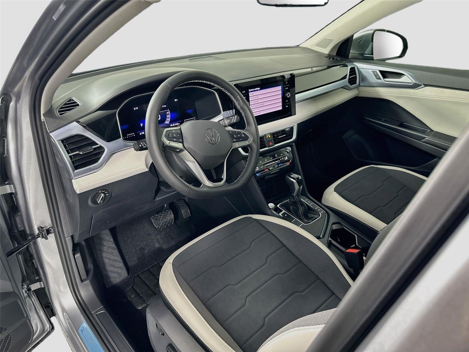 2025 Volkswagen Taos SE - Photo 9