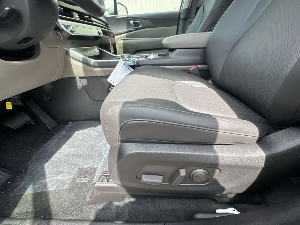 New 2026 White Kia EX image 12