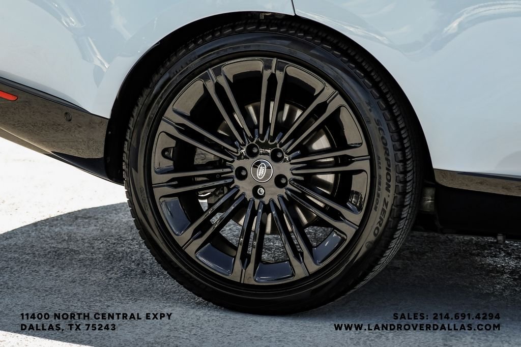 Used 2022 White Land Rover SE image 49