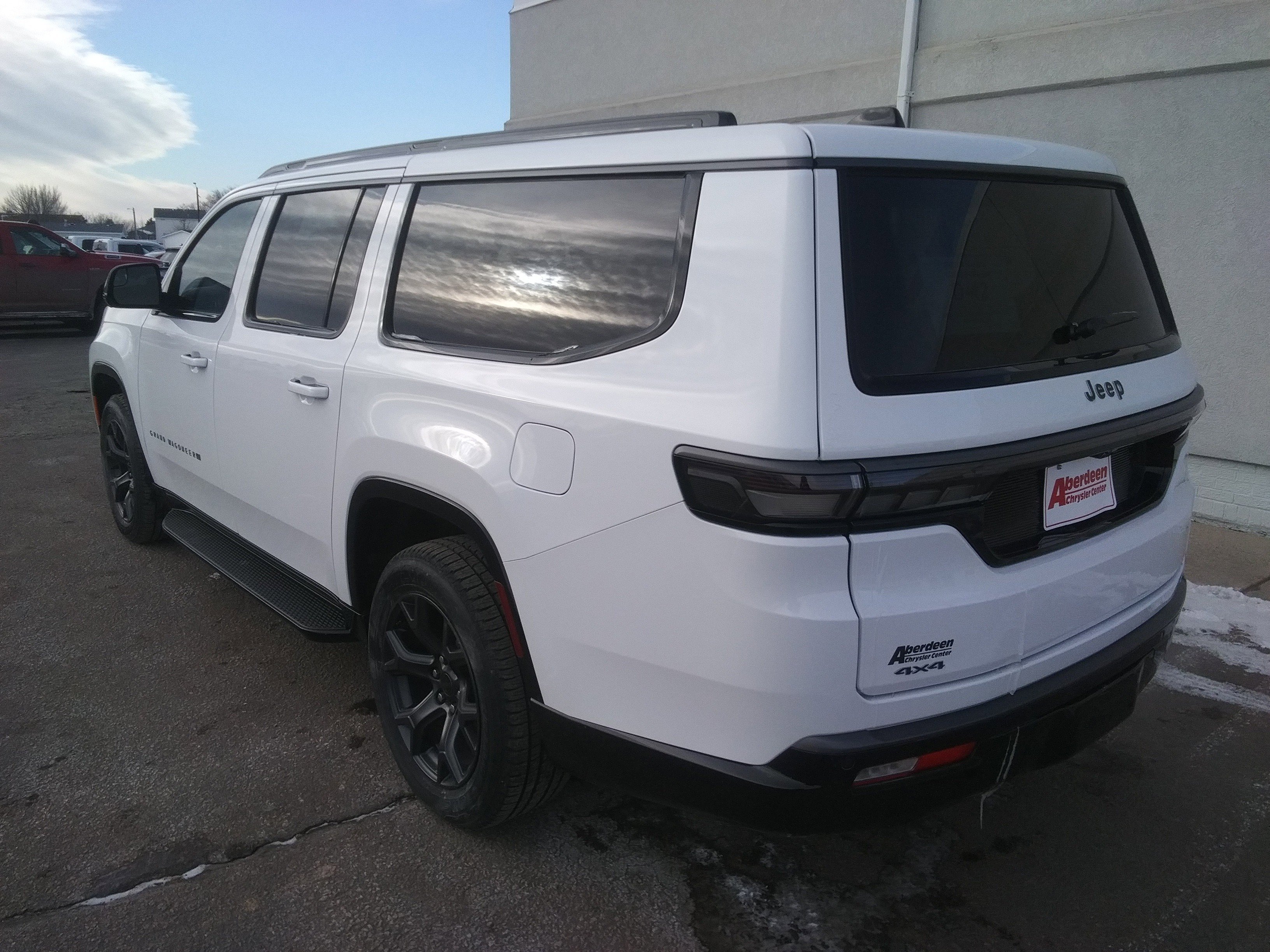 New 2026 Bright White Clear-Coat Exterior Paint Jeep Limited Altitude image 7