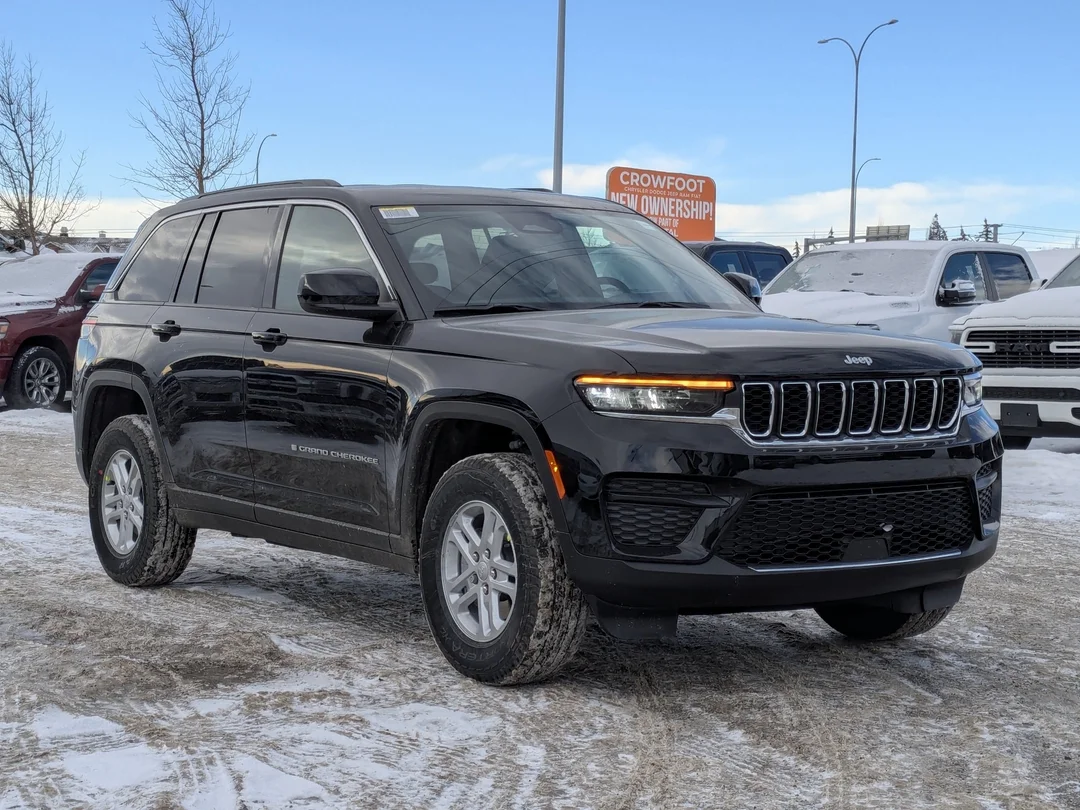 New 2025 Black Jeep Laredo - - 4x4 - Power Sunroof - Power Liftgate - Wireless Charging - Remote Start & More! image 2