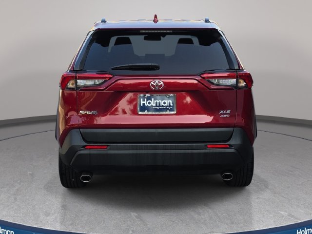 Used 2021 Red Toyota XLE Premium image 6
