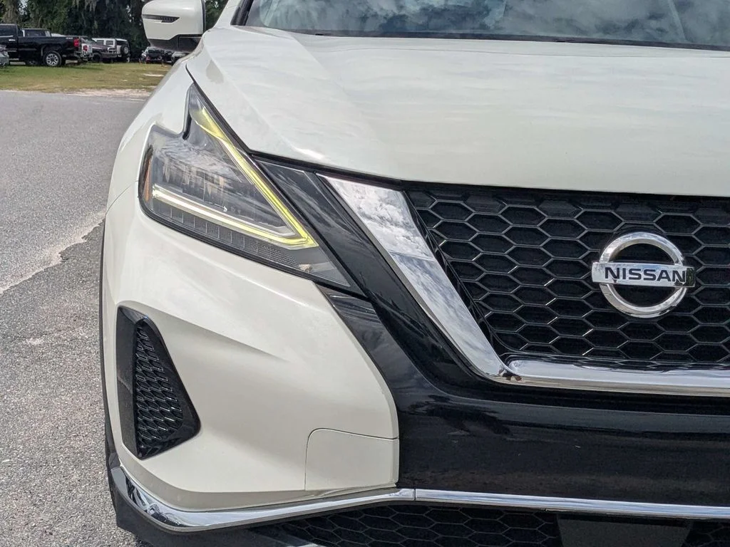 Used 2020 White Nissan S image 9