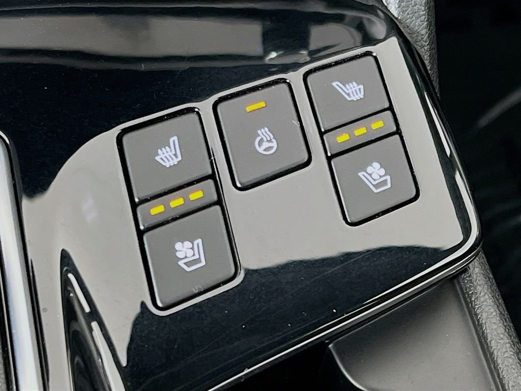 Used 2024 Glacier White Pearl/Ebony Black Roof Kia X-Pro Prestige image 21