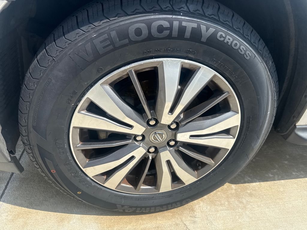 Used 2017 Silver Nissan SL image 9