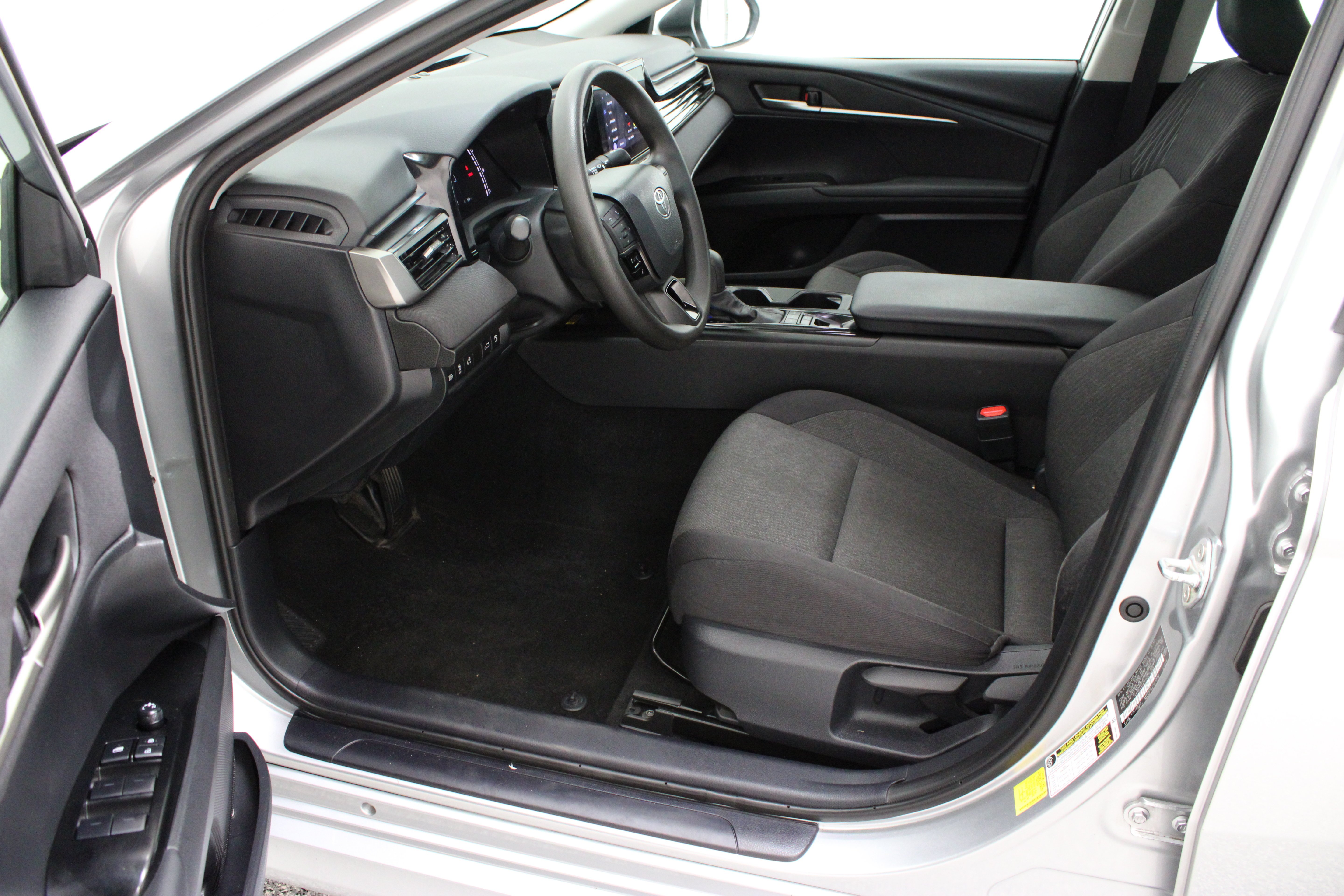 Used 2025 Silver Toyota LE 2.5L/Electric image 14