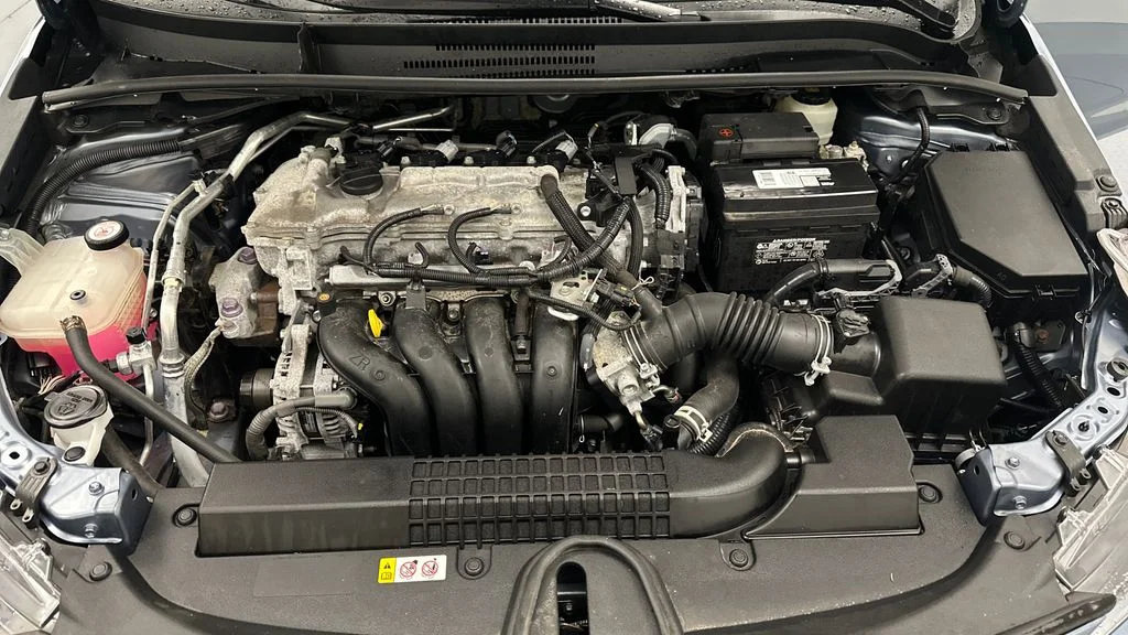 Certified Used 2021  Toyota LE image 8
