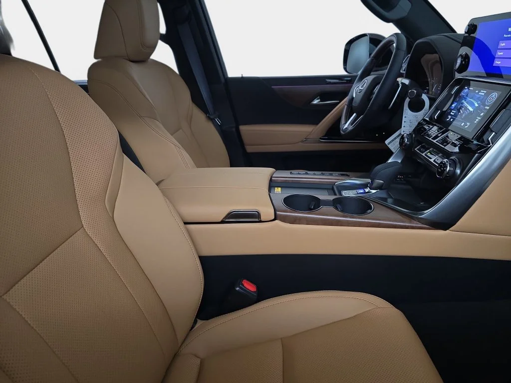 New 2026 Eminent White Pearl Lexus 700h Luxury image 9