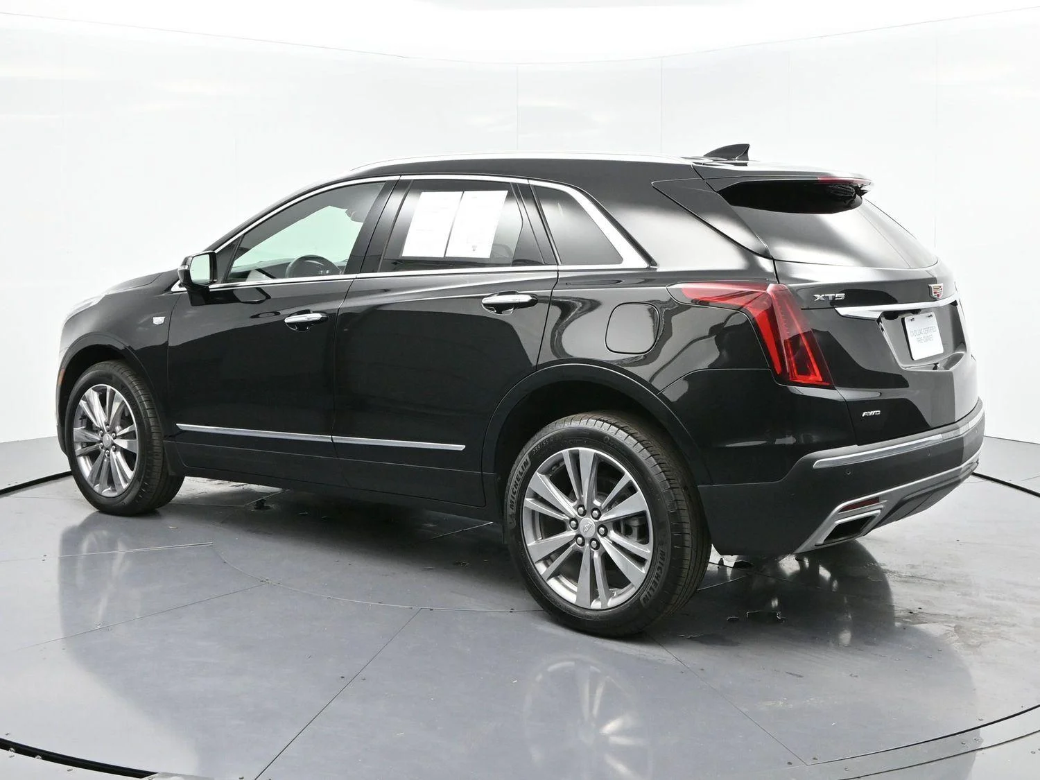 Used 2025 Stellar Black Metallic Cadillac Premium Luxury image 5