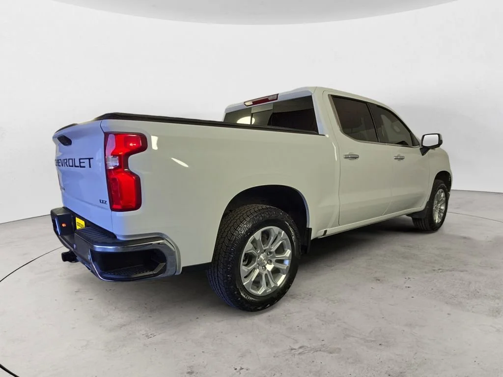Used 2024 Summit White Chevrolet LTZ image 5