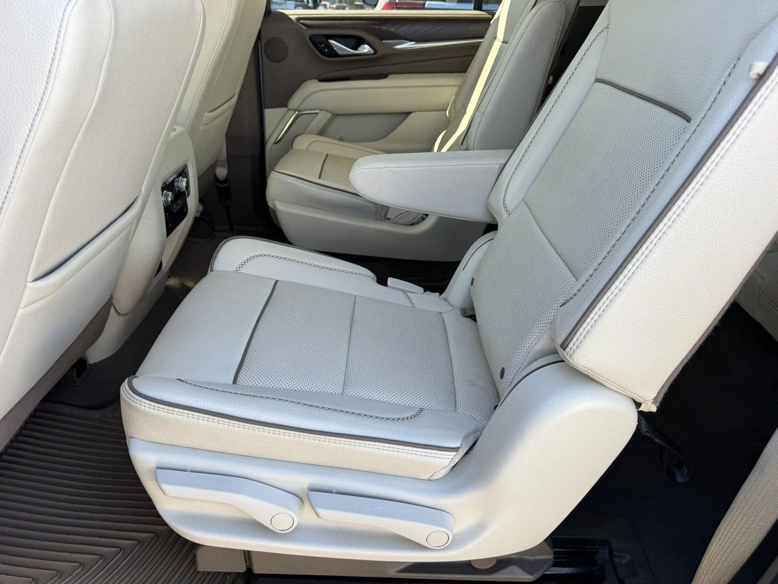 Used 2024 Midnight Blue Metallic GMC Denali image 13