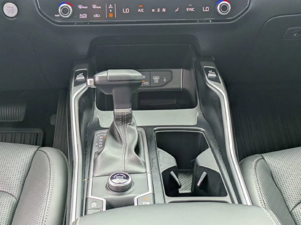 Used 2024 Black Kia S image 19