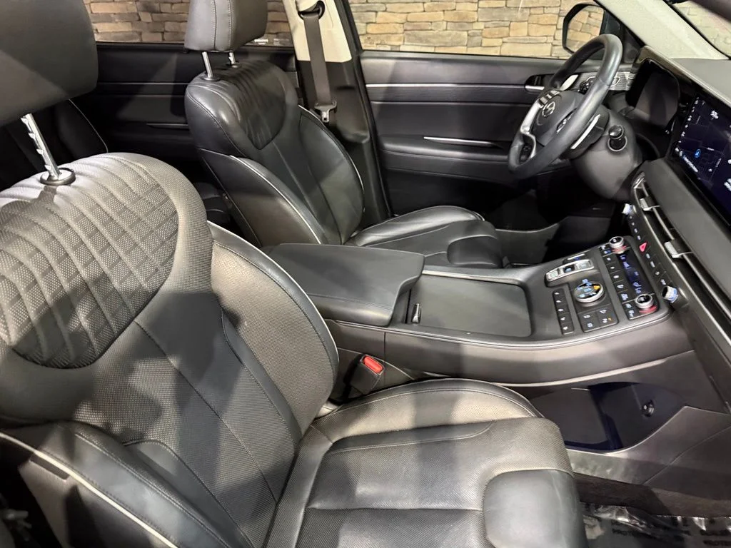 Used 2023 Graphite Hyundai Limited image 32