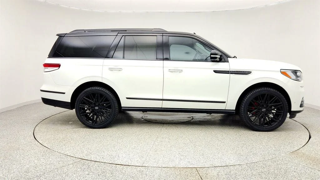 Used 2024 Pristine White Metallic Tri-Coat Lincoln Black Label 4x4 image 4