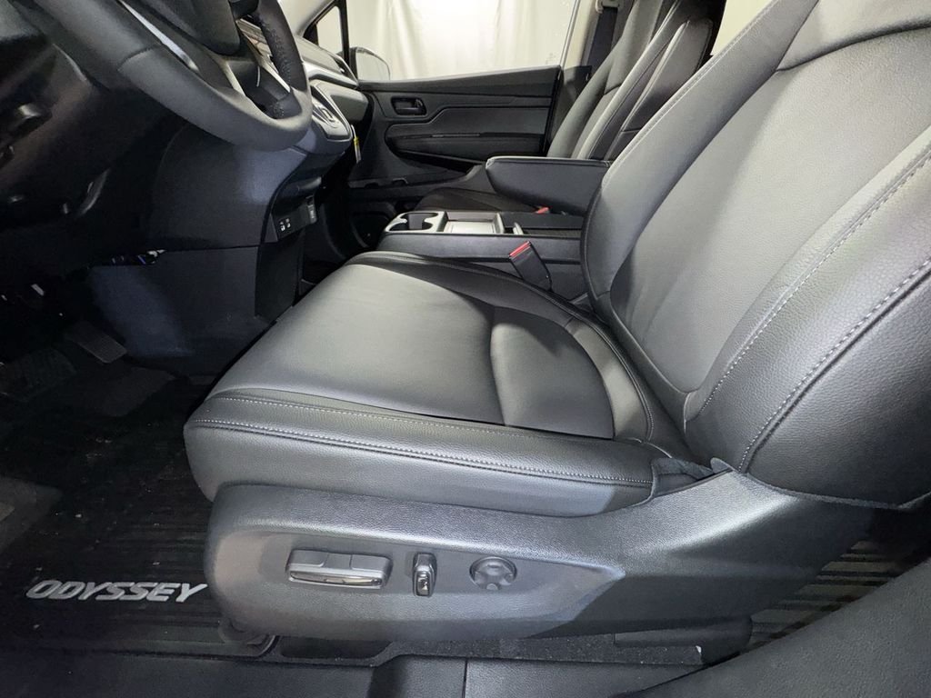 2026 Honda Odyssey EX-L - Photo 14