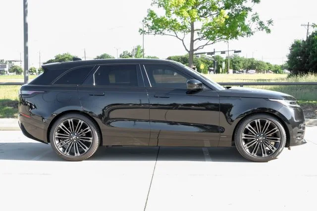 New 2026 Santorini Black Metallic Land Rover Autobiography image 7