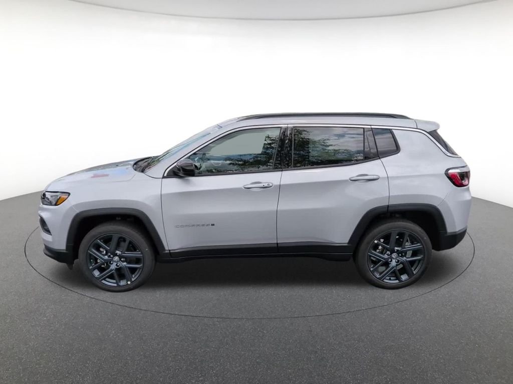 New 2026 Silver Zynith Metallic Clearcoat Jeep Altitude Special Edition image 10