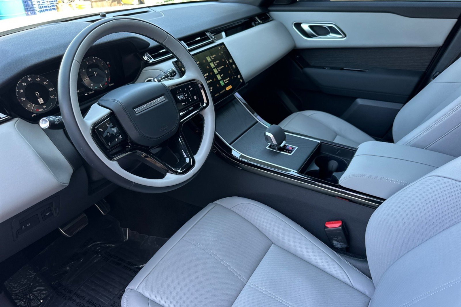 Used 2024 WHITE Land Rover Dynamic SE image 4