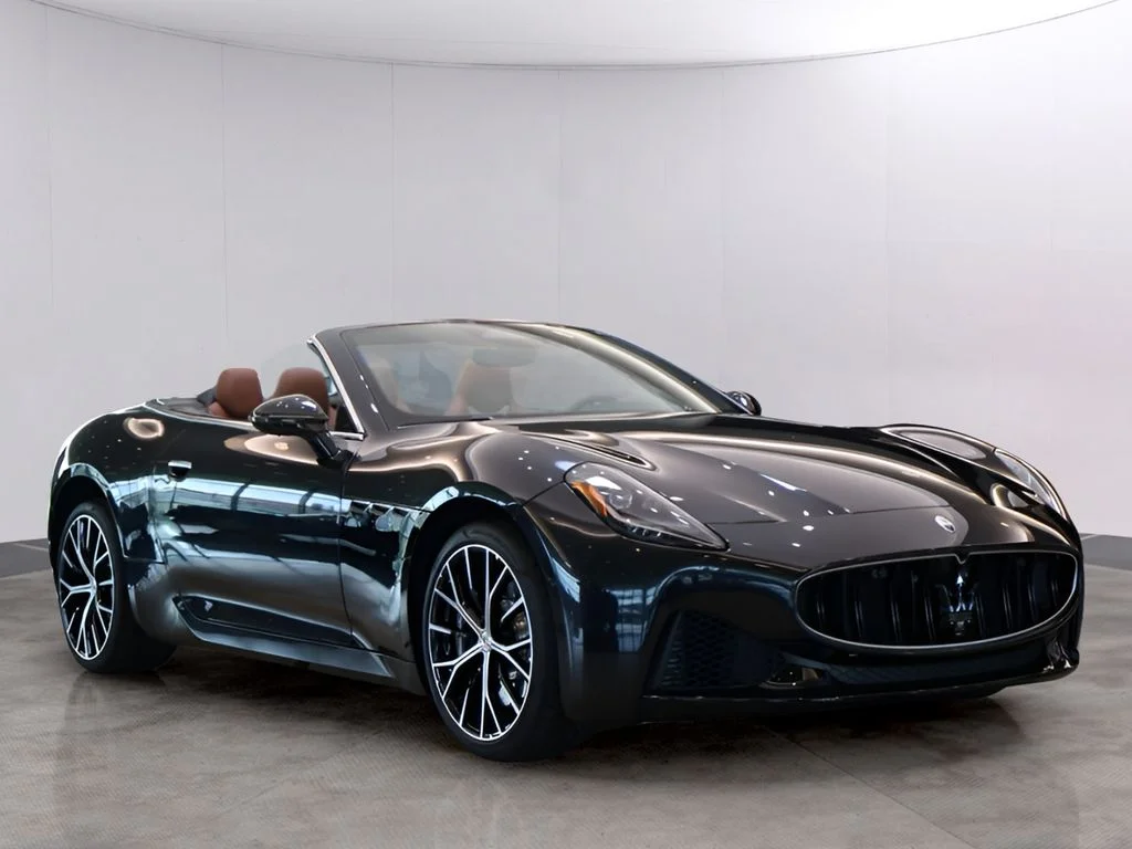 New 2026 Nero Assoluto Metallic Maserati Base image 3
