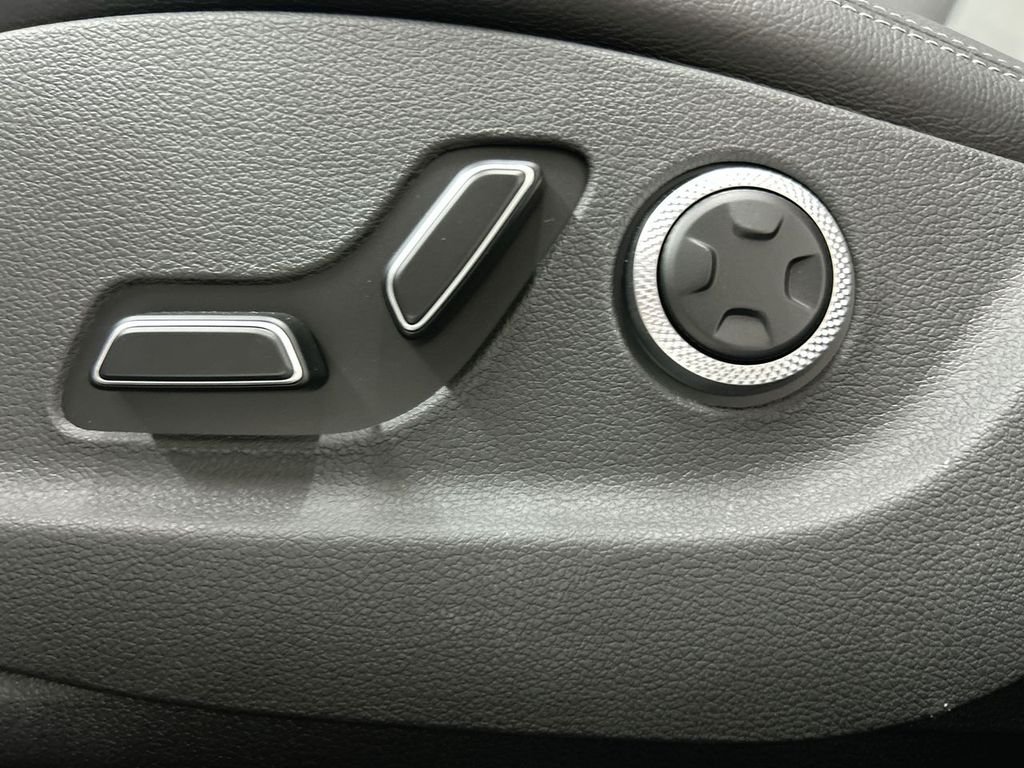 New 2026 Alta White Genesis 2.5T image 32