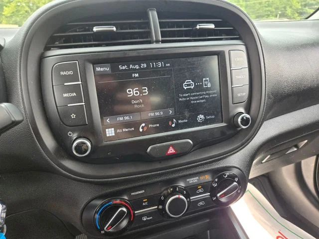 Used 2022 White Kia LX image 26