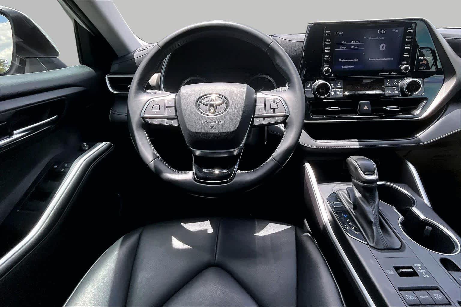 Used 2021 Blizzard Pearl Toyota XLE image 6