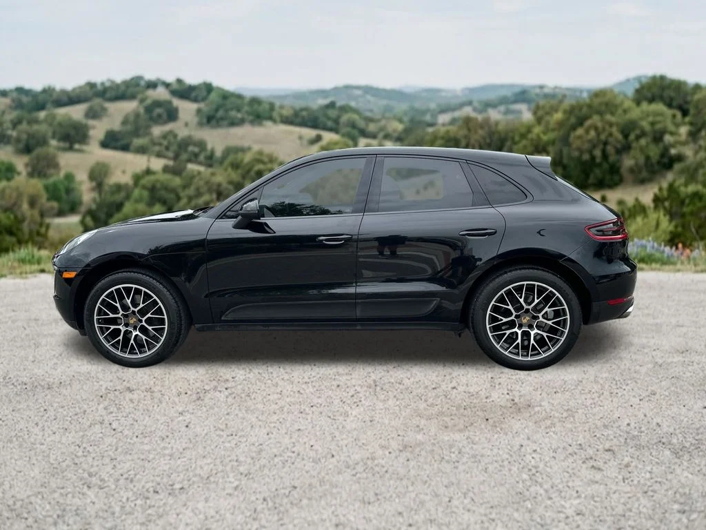 Used 2018  Porsche Base image 5
