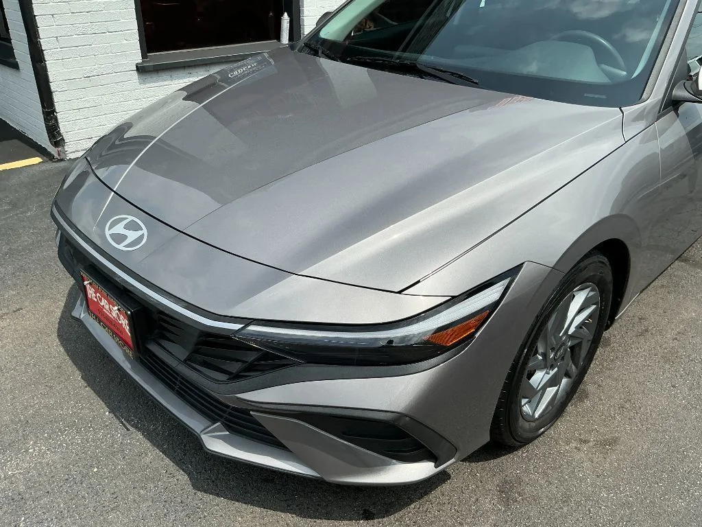 Used 2024 Silver Hyundai SEL image 1