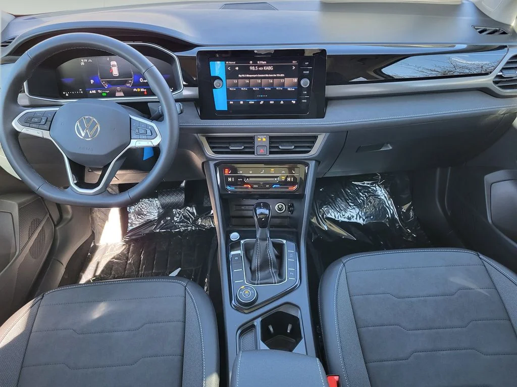 New 2026 Monument Gray W/Deep Black Roof Volkswagen 1.5T SE Black image 17