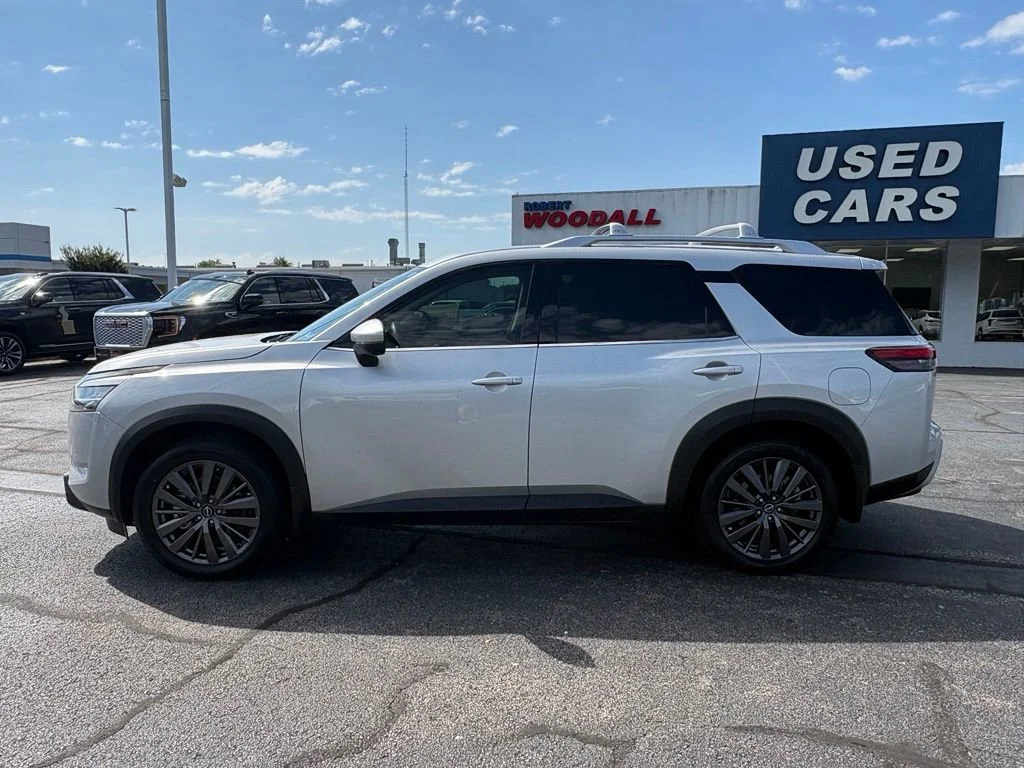Used 2022 Brilliant Silver Met Nissan SL image 3