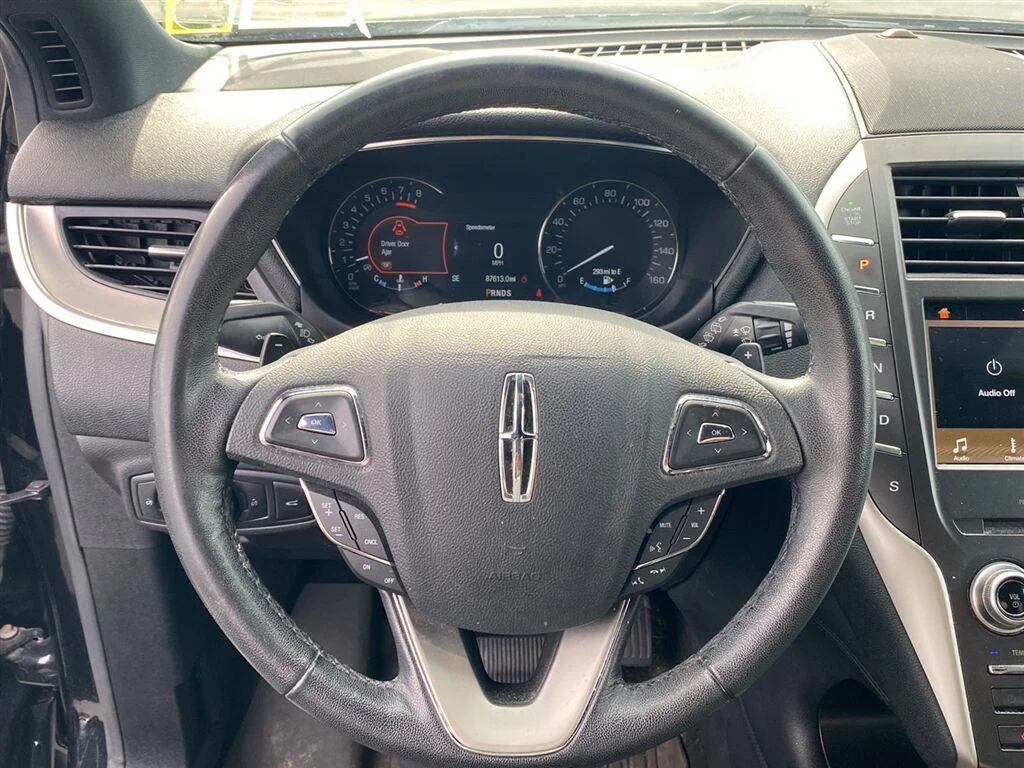 Used 2019 Infinite Black Lincoln Standard image 17