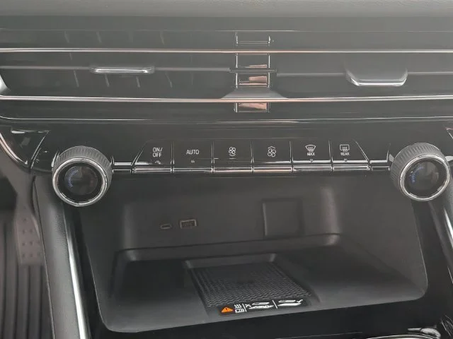 New 2027 Summit White Chevrolet LT image 21