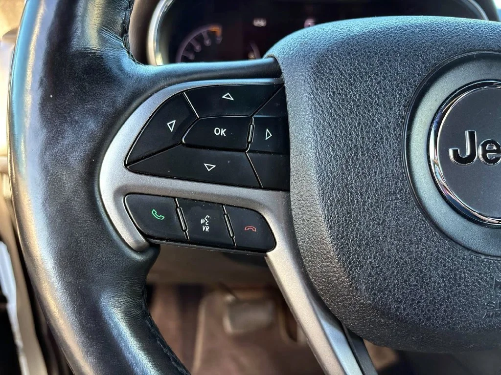 Used 2018 Bright White Clearcoat Jeep Altitude image 19