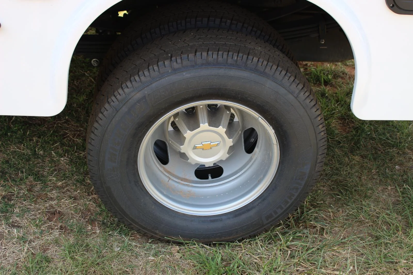 New 2025 Summit White Chevrolet Work Truck image 29
